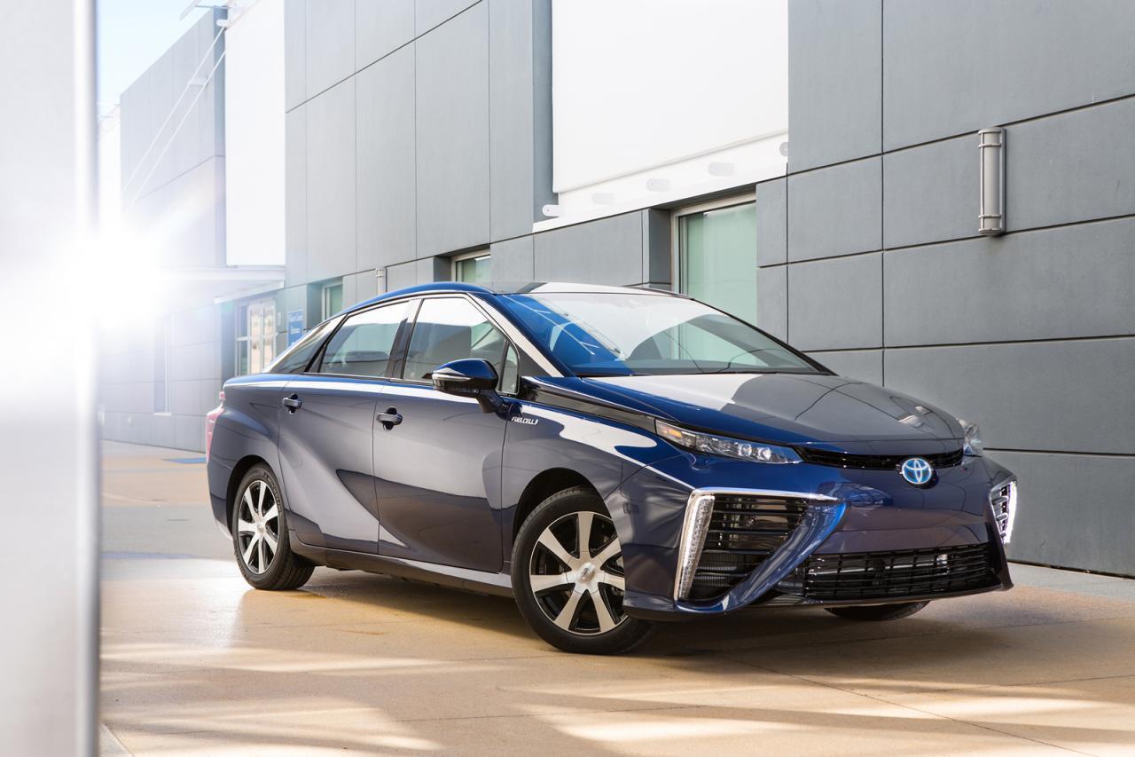 Toyota mirai free deals fuel